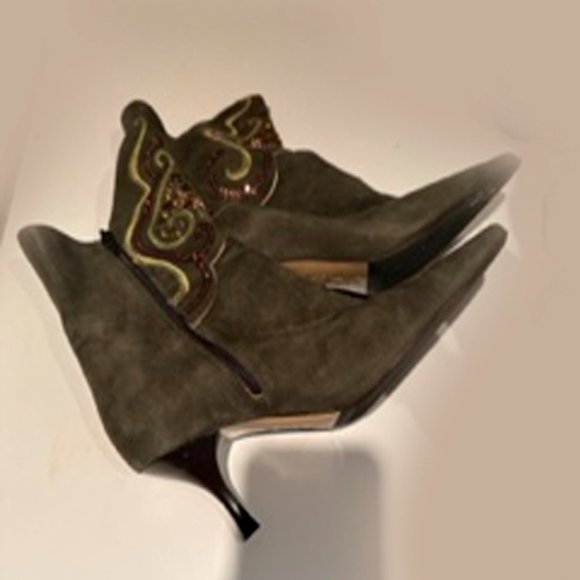 RARE! Moda di Fausto Olive Suede Sequin Heeled Ankle Boots. Size 37.5 (US 7.5) - Picture 4 of 12